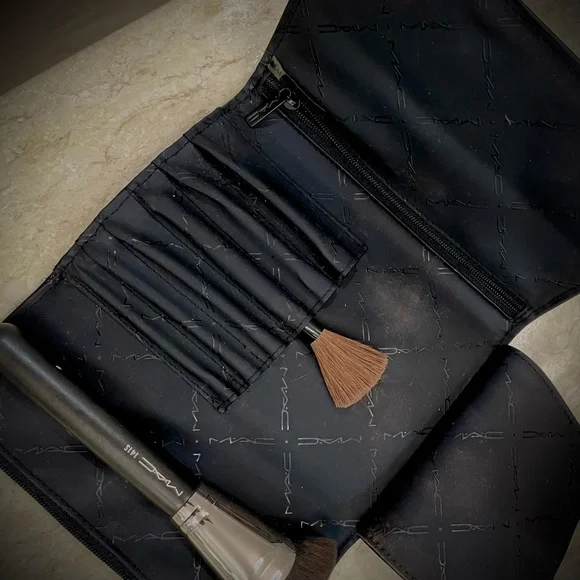 Wallet size Mac Make up and brush holder - Picture 5 of 15